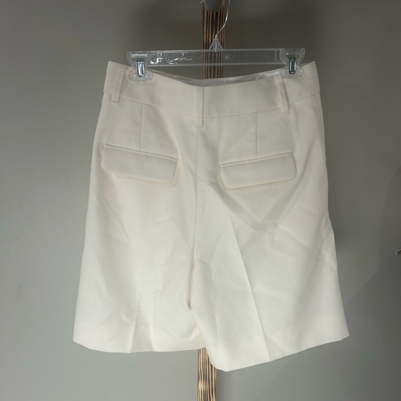 Banana Republic Women’s Pleated Dress Shorts Cream Size 4 NWT - Picture 3 of 8